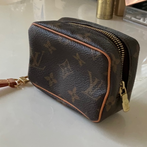 Auth Louis Vuitton Card/Coin Holder Wristlet - Picture 3 of 9